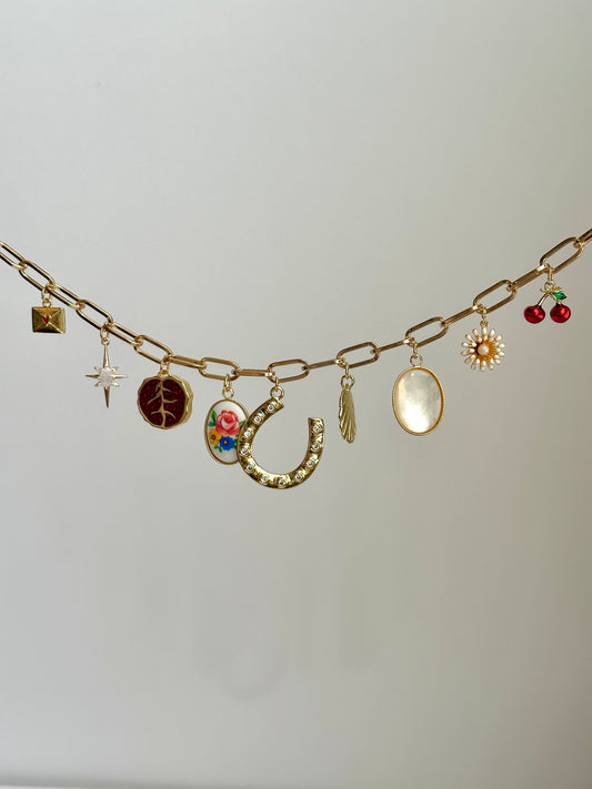 Elisabeth Charm Halskette 2