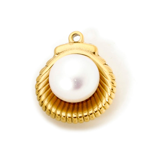 Shell with large pearl