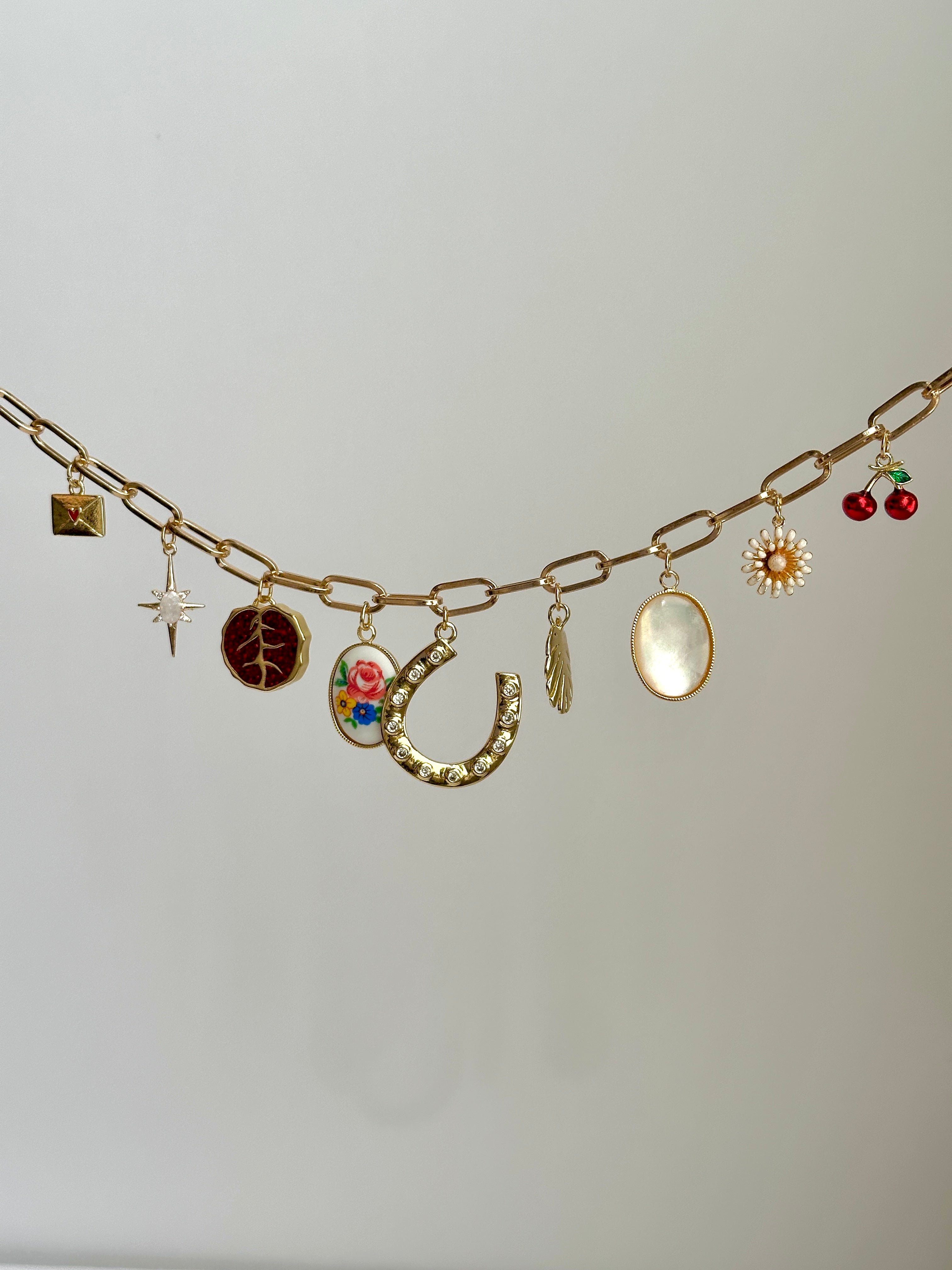 Elisabeth Charm Halskette 2