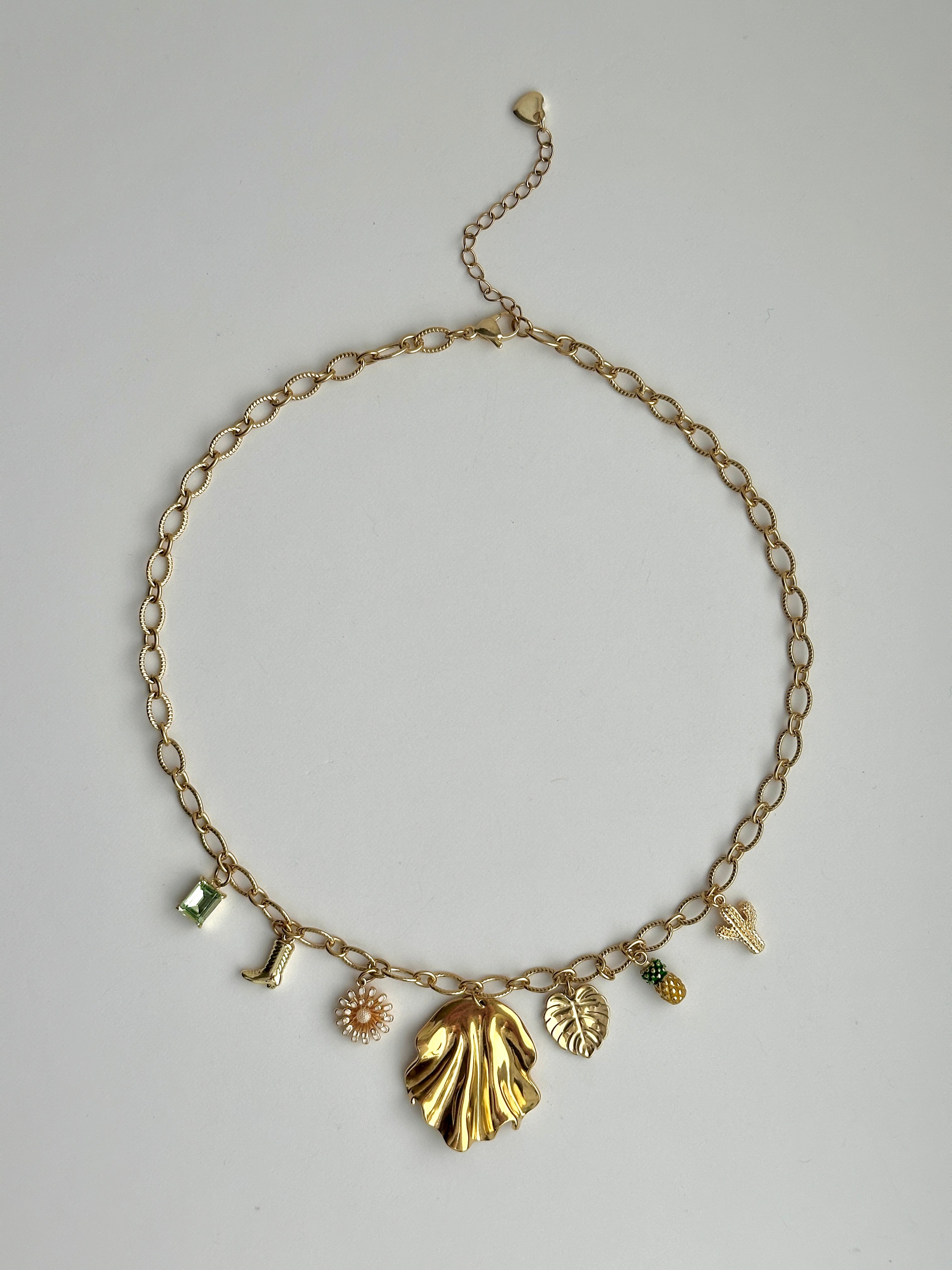 Hazel Charm Halskette 2