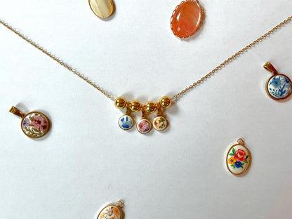 true vintage charm necklace with 18k gold-plated bezel and chain - with 70s cabochon & 18k gold plated beads, original gold vintage necklace