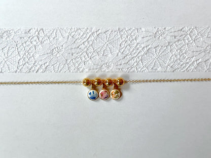 true vintage charm necklace with 18k gold-plated bezel and chain - with 70s cabochon & 18k gold plated beads, original gold vintage necklace